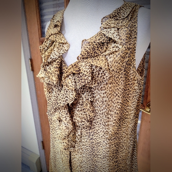 Anne Klein Tops - Anne Klein Brand New Sleeveless V-Neck Cheetah Print Blouse, W's Medium, Buttons